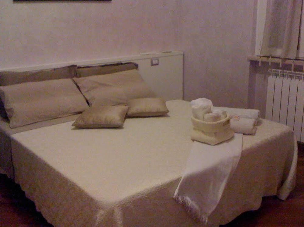 Gala B&B Rome Bagian luar foto